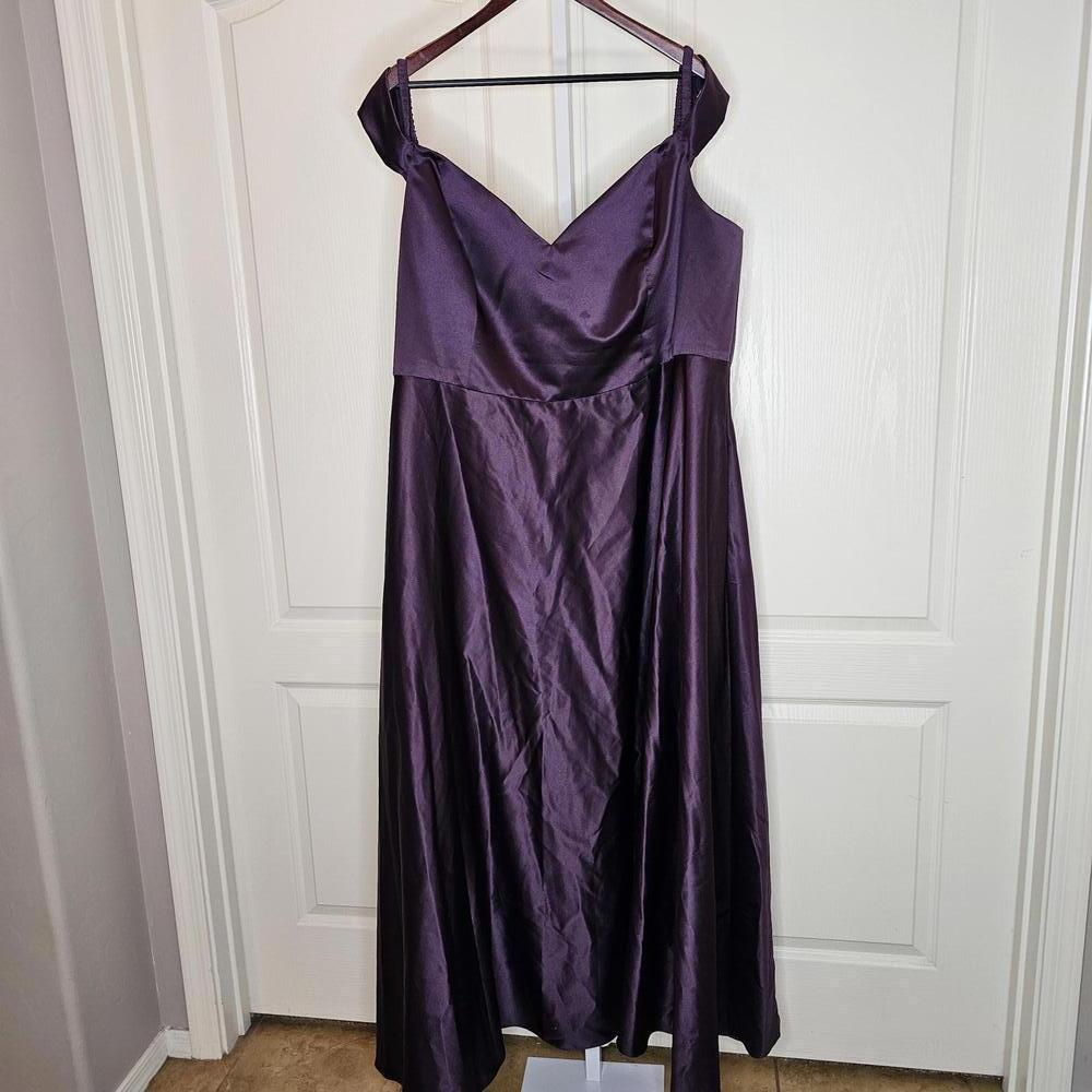 DB Studio size 26 Elegant Purple Evening Dress